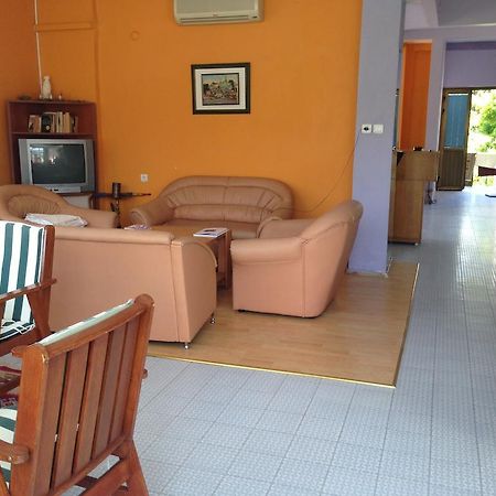 Ayda Hotel Кушадасъ Екстериор снимка