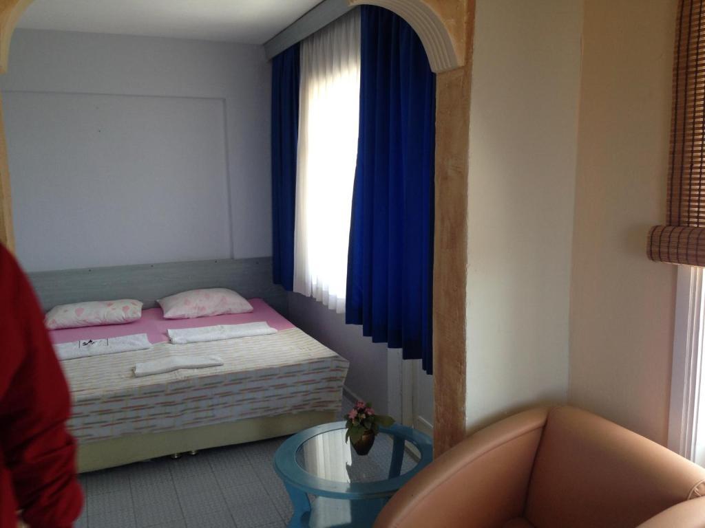 Ayda Hotel Кушадасъ Стая снимка