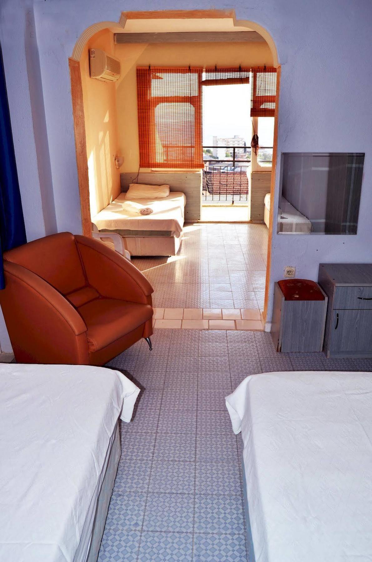 Ayda Hotel Кушадасъ Екстериор снимка
