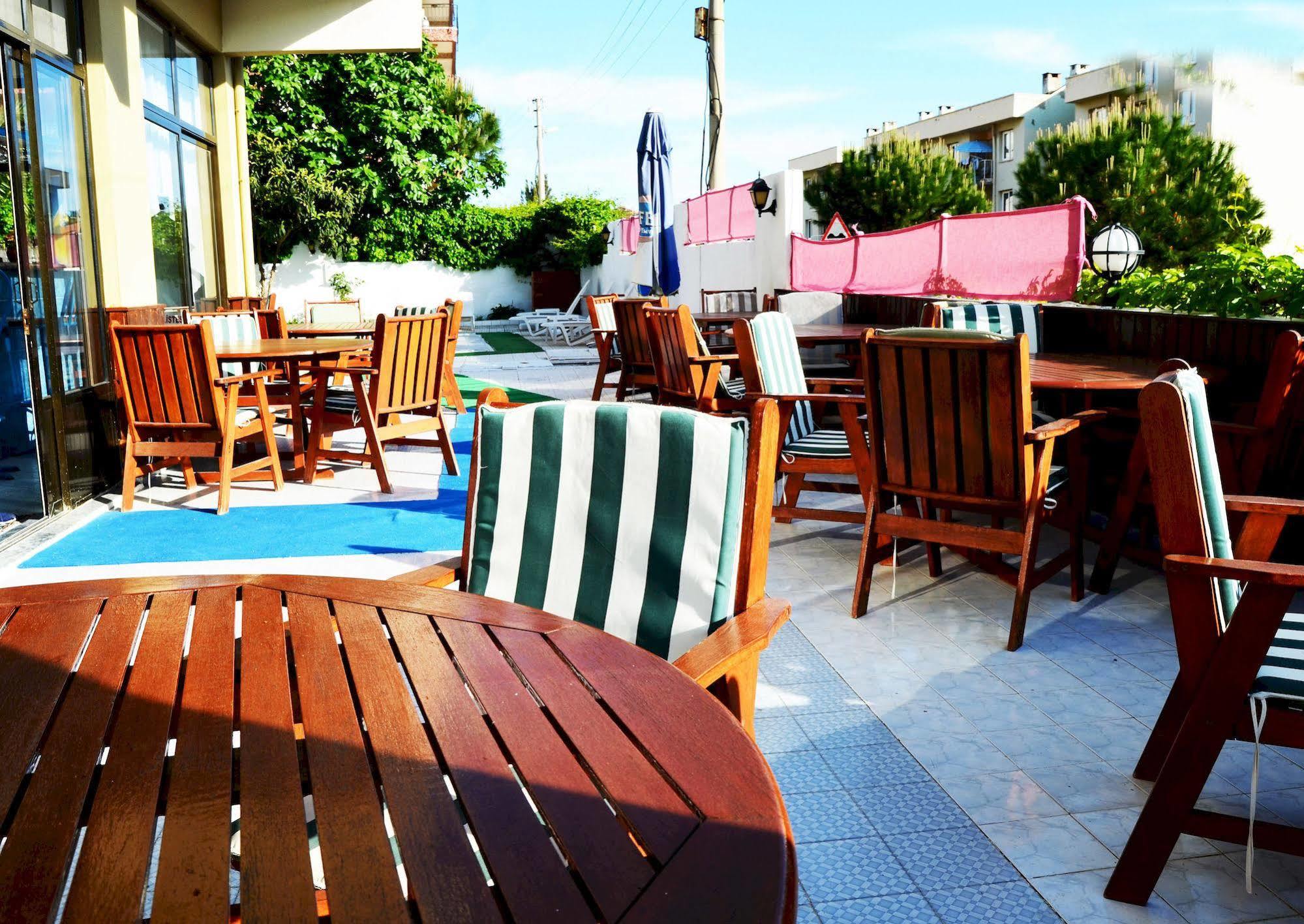 Ayda Hotel Кушадасъ Екстериор снимка
