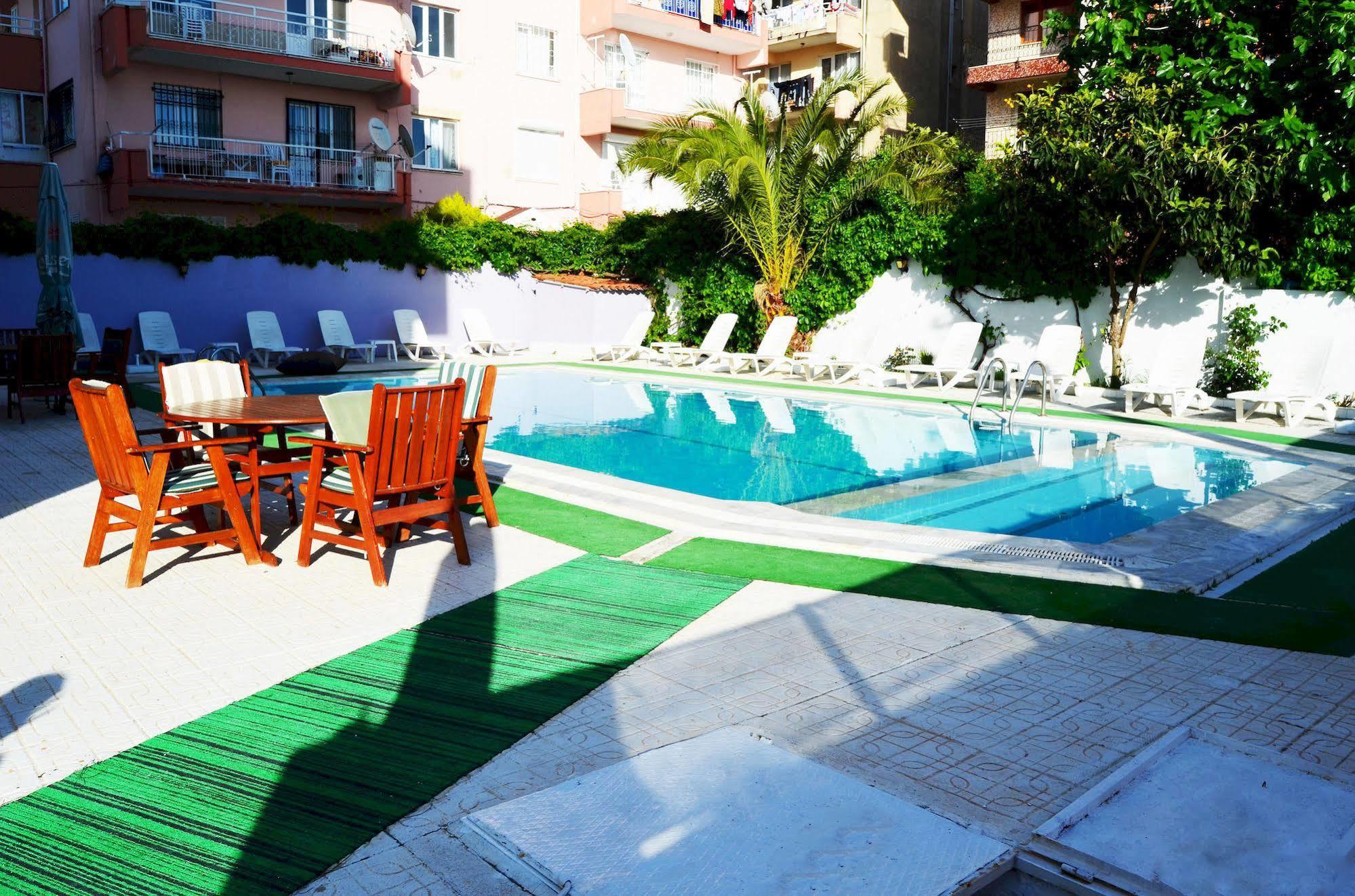 Ayda Hotel Кушадасъ Екстериор снимка