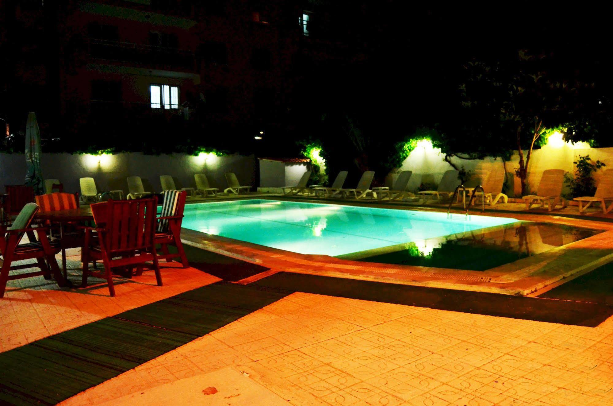 Ayda Hotel Кушадасъ Екстериор снимка