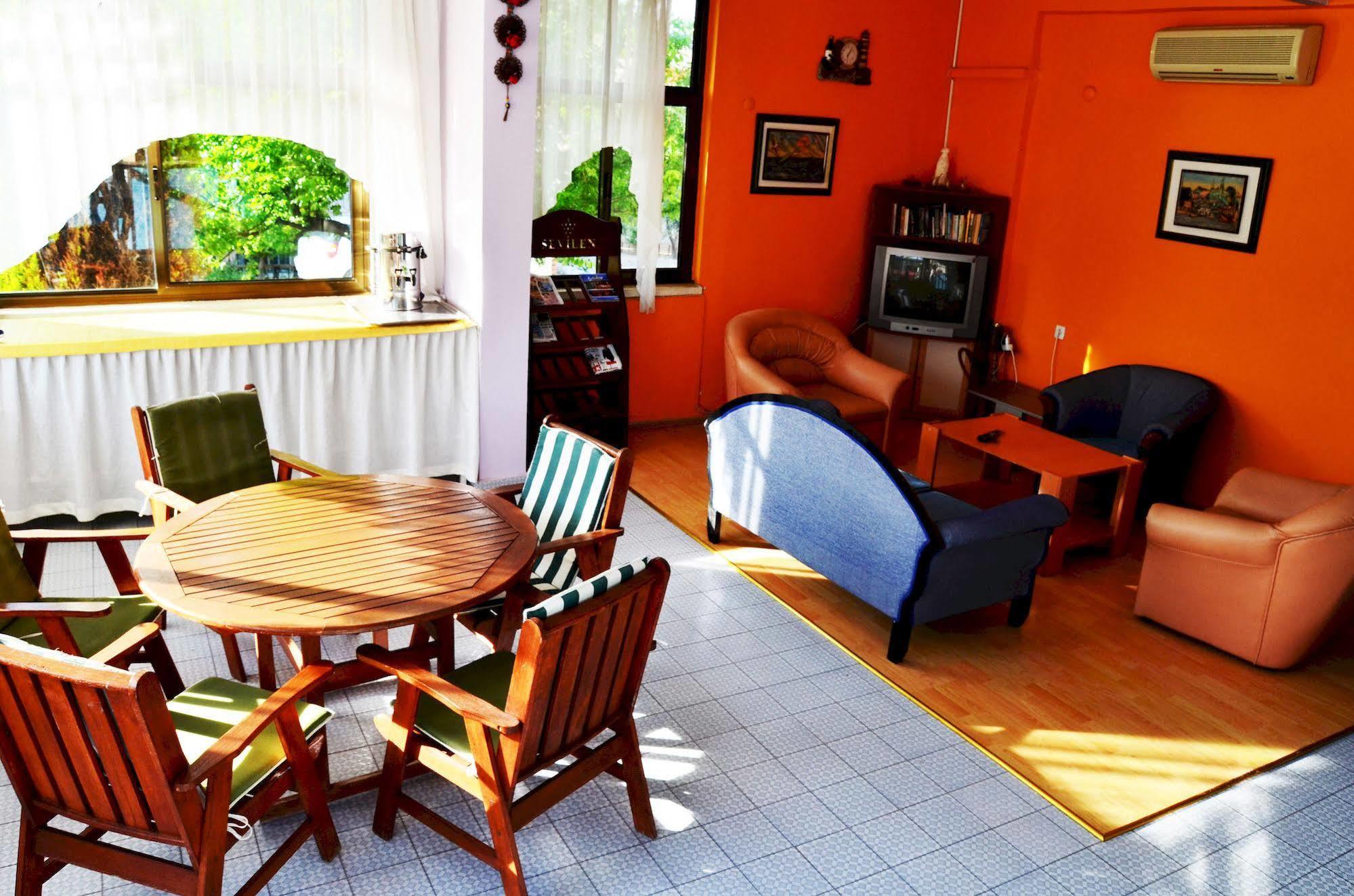 Ayda Hotel Кушадасъ Екстериор снимка